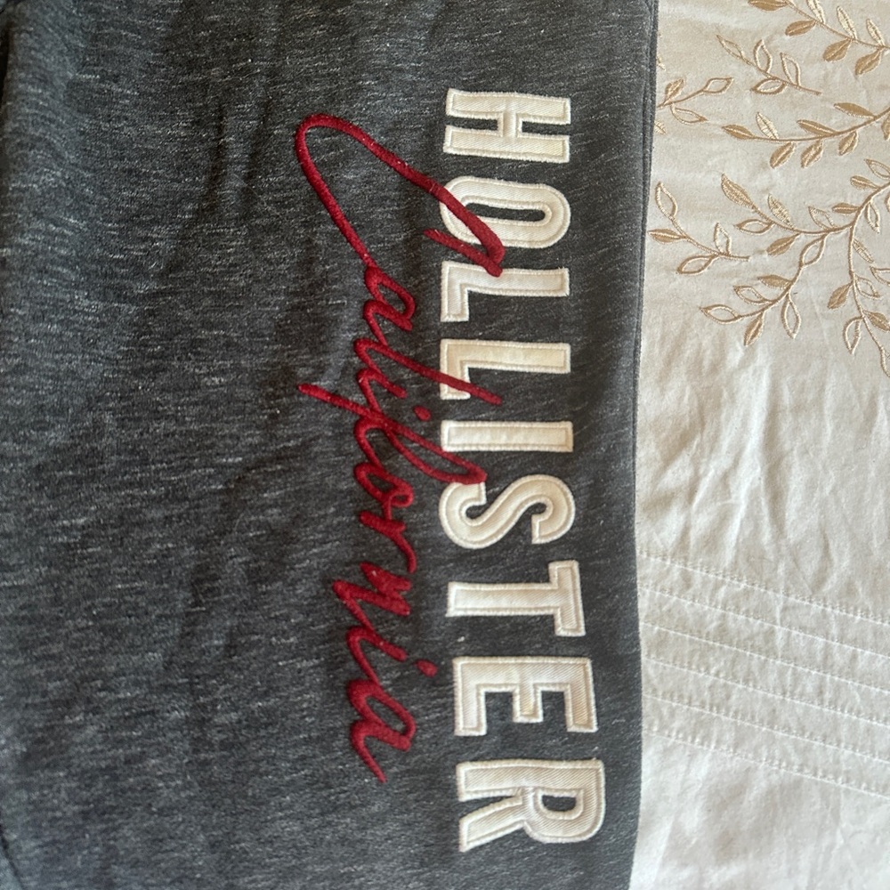 Hollister Co. Men’s Charcoal joggers - Picture 6 of 8